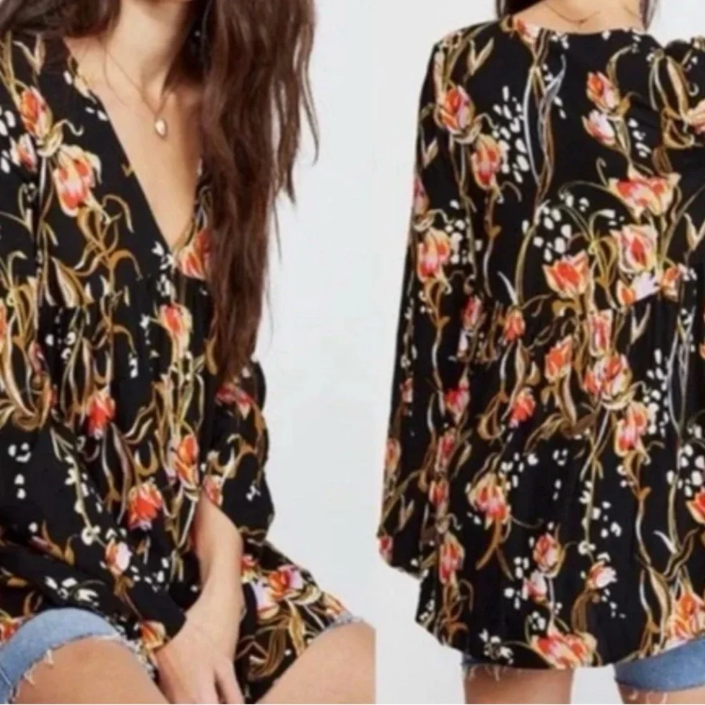 Free People Bell Flowy Boho Bell Sleeve V-Neck Floral Print Tunic Top.